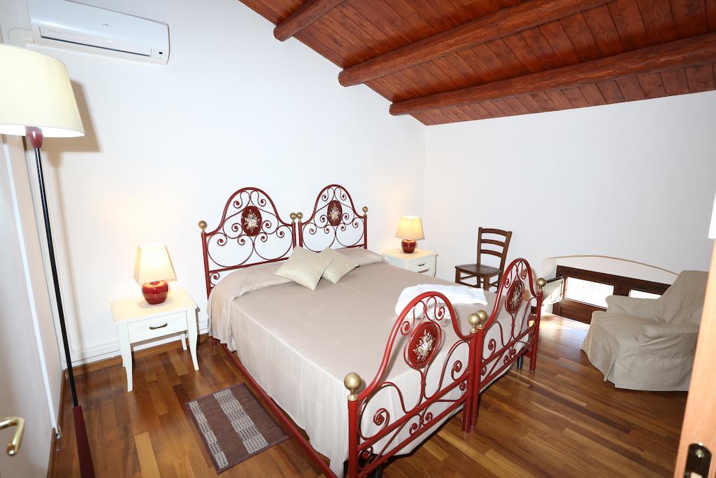 Serravalle Relais & Country Villa With Private Pool - Esclusive Use Chiaramonte Gulfi Room photo