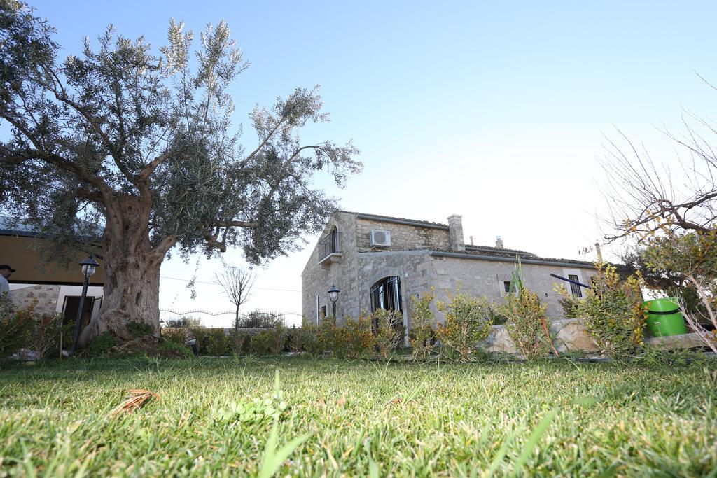Serravalle Relais & Country Villa With Private Pool - Esclusive Use Chiaramonte Gulfi Exterior photo